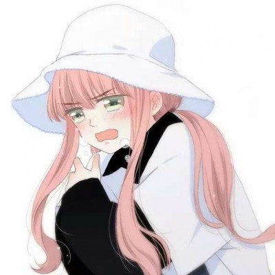 女子踹人前被保安关车门夹腿